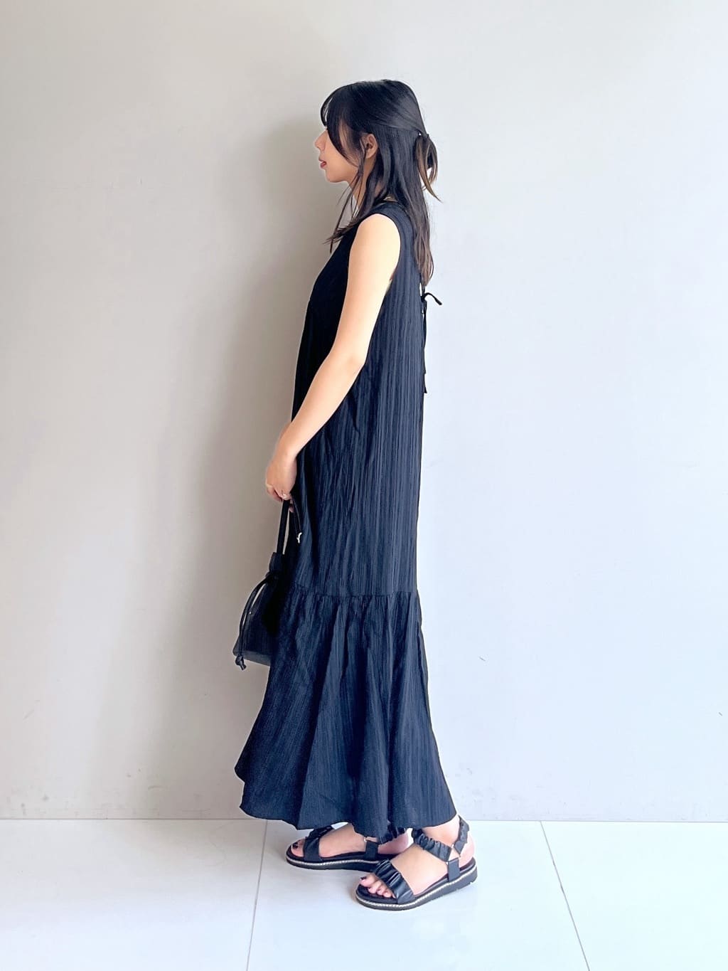 cotaniさんの「SHOO･LA･RUE｜【S-LL】後ろ姿も抜かりなく 1枚でサマ見え ティアードワンピース」を使ったコーディネート