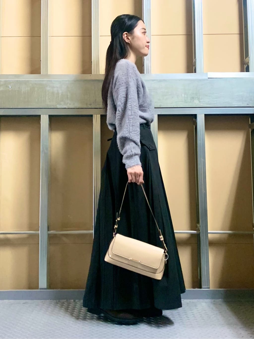 sahoさんの「THE SHOP TK｜【華やかで柔らか】ふわふわフェザーニット/洗える・前後2WAY」を使ったコーディネート
