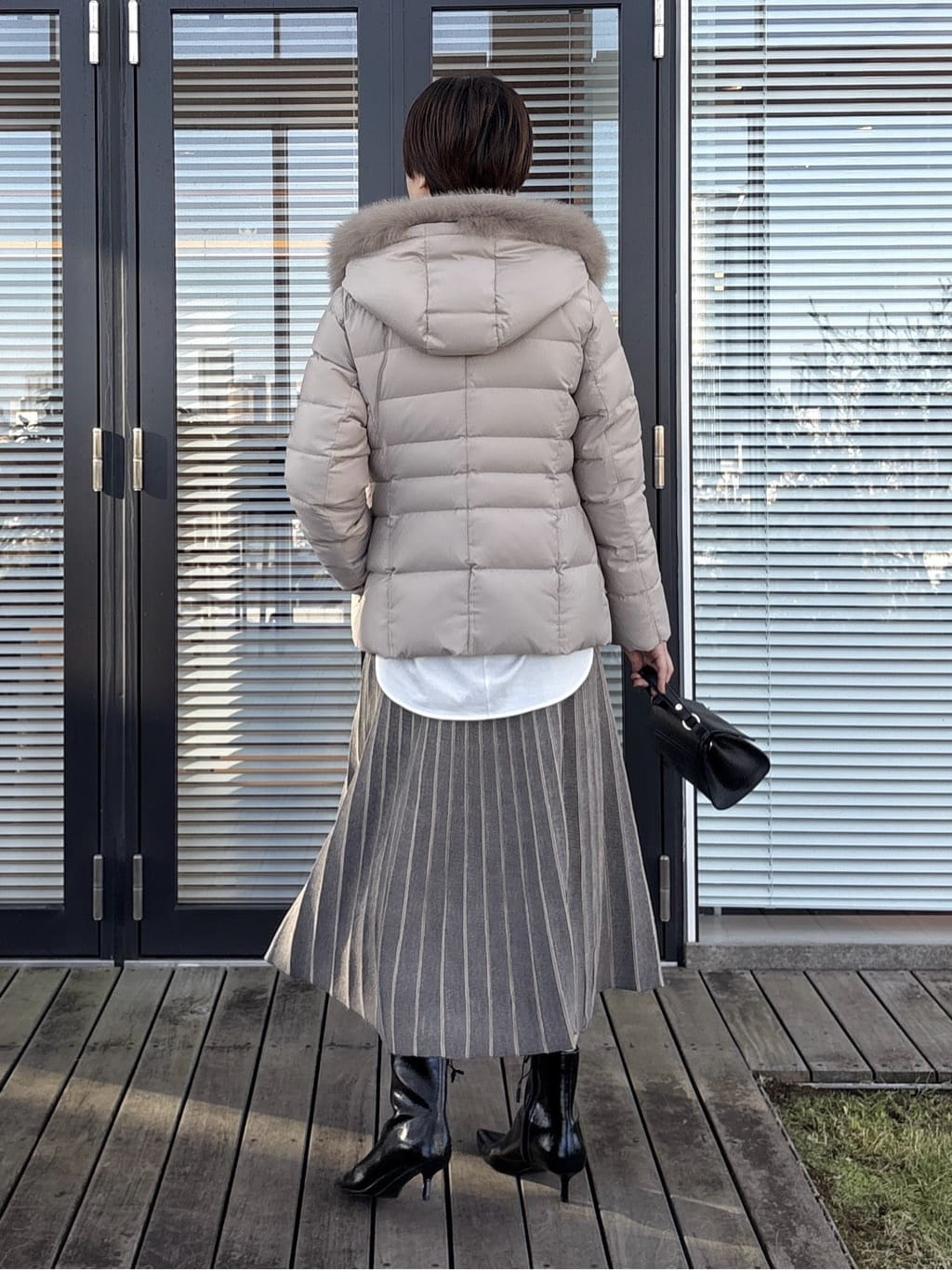 kanaeさんの「INDIVI｜【名品／撥水／抗菌防臭】ショート丈リサイクルダウンコート」を使ったコーディネート
