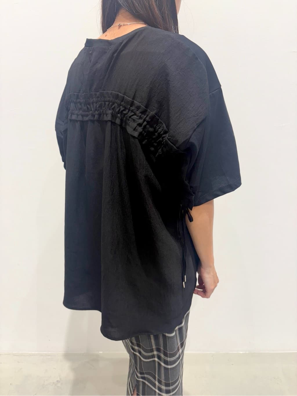 ＷＡさんの「grove｜後ろ姿で魅せる　バックドロストシャーリングTシャツ」を使ったコーディネート