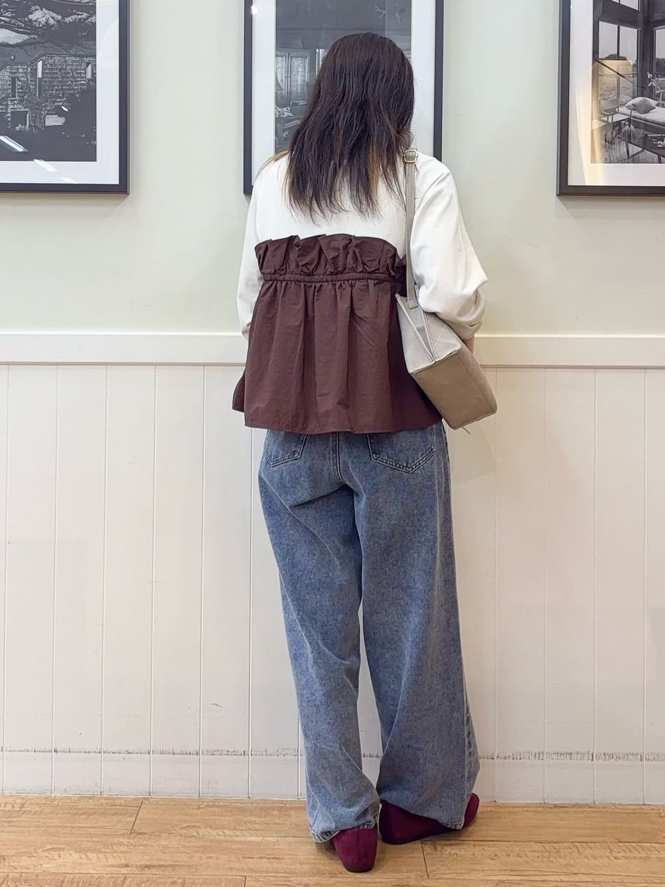 えぬさんの「SHOO･LA･RUE｜【洗濯機可/S-LL】1枚で華やか フリルドッキングトップス」を使ったコーディネート