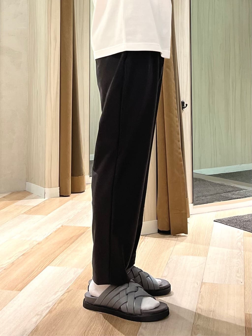 URAさんの「TAKEO KIKUCHI｜【COOL CITY WEAR】エアートール パンツ /接触冷感・通気性」を使ったコーディネート