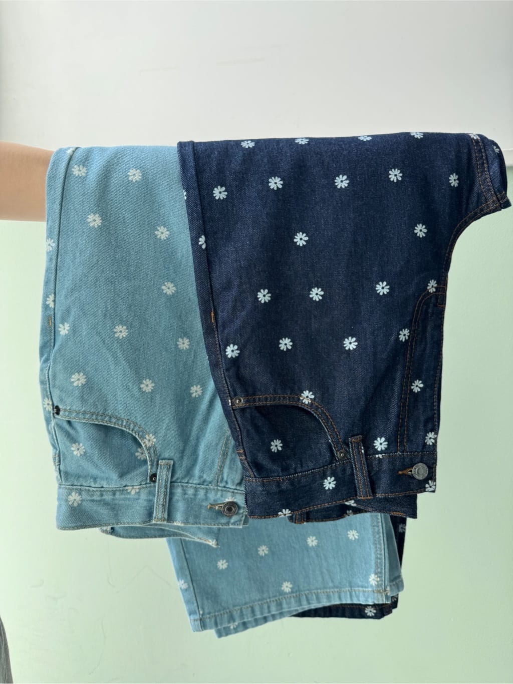 𝐜𝐡𝐢𝐤𝐚さんの「SHOO･LA･RUE｜【S-LL】周りと差がつく デイジー柄デニムワイドパンツ」を使ったコーディネート
