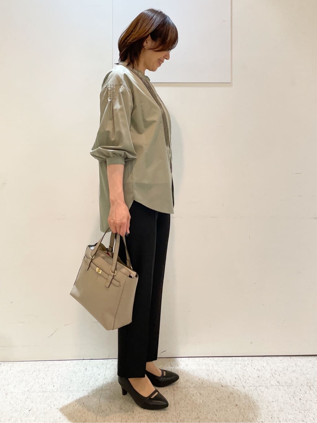 めいさんの「Reflect｜【程よいゆとり感／体型カバー】ピンタックデザインシャンブレーブラウス」を使ったコーディネート