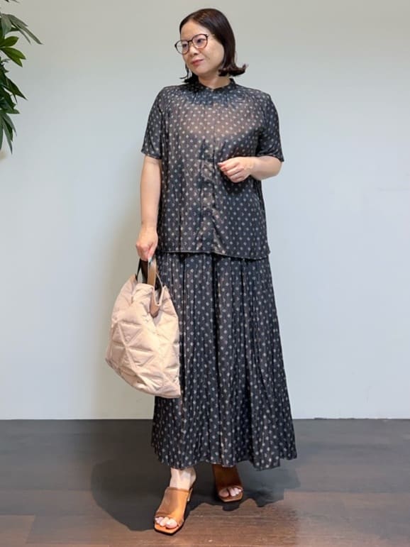 Asamiさんの「UNTITLED｜【セットアップ可/リラクシー/通勤】スクエアジオメ柄ブラウス」を使ったコーディネート
