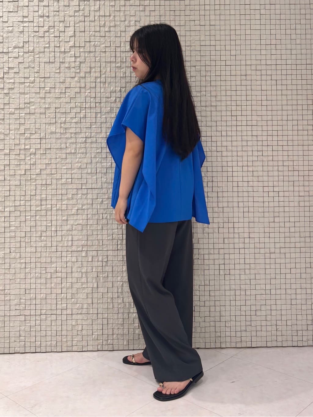 MEGUMIさんの「INDIVI｜【体型カバー】スクエアブラウス」を使ったコーディネート