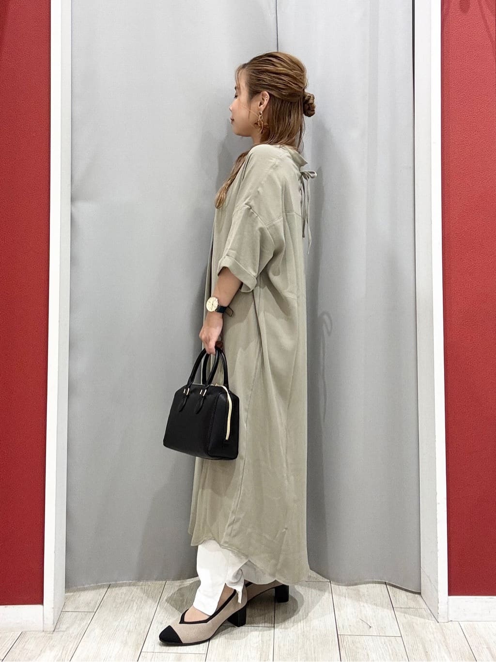 shioさんの「SHOO･LA･RUE｜【S-LL/洗濯後しわになりにくい/体型カバー】後ろ姿もサマになる バックレースアップチュニック」を使ったコーディネート