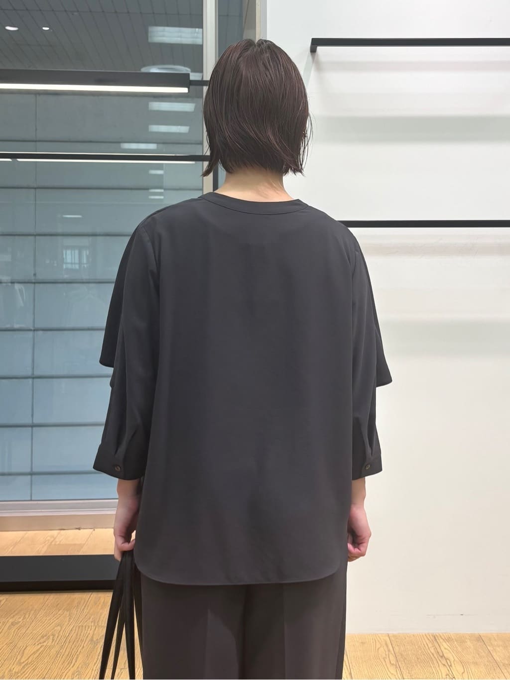 asamiさんの「INDIVI｜【羽織りとしても活躍！】ケープカラーブラウス」を使ったコーディネート
