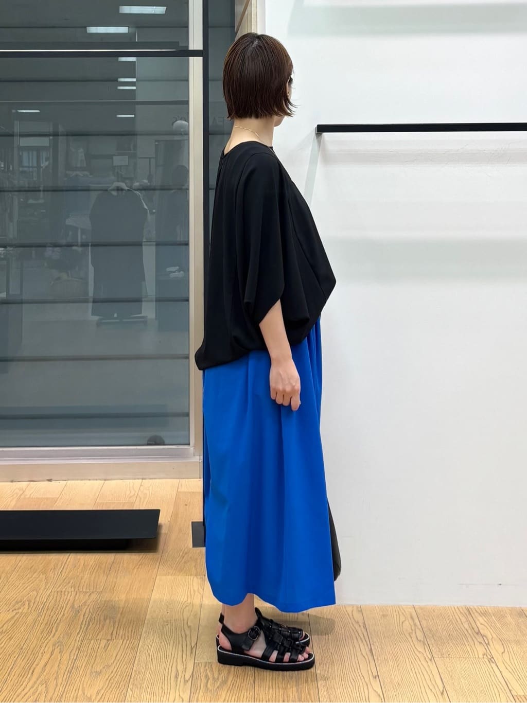 asamiさんの「INDIVI｜【クールエアー素材／UVケア／セットアップ可能】エアリーフレアパンツ」を使ったコーディネート