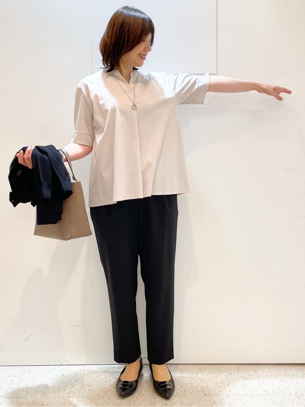 めいさんの「Reflect｜【すっきり見え！長め丈／マシンウォッシュ可】スキッパーネックジャージトップス」を使ったコーディネート