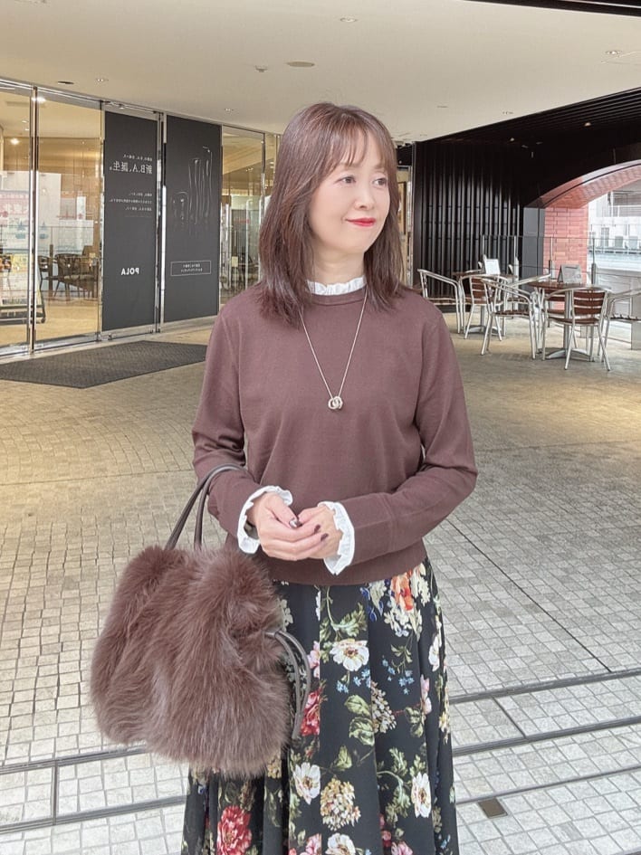 makiさんの「UNTITLED｜【フリル取り外し可/きれいめエレガント】フリルシャツレイヤード風ニット」を使ったコーディネート