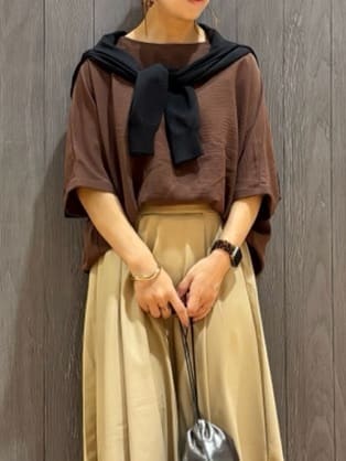 meiさんの「SHOO･LA･RUE｜【洗濯後しわになりにくい】さらっとタッチの 5分袖ドルマンブラウス」を使ったコーディネート