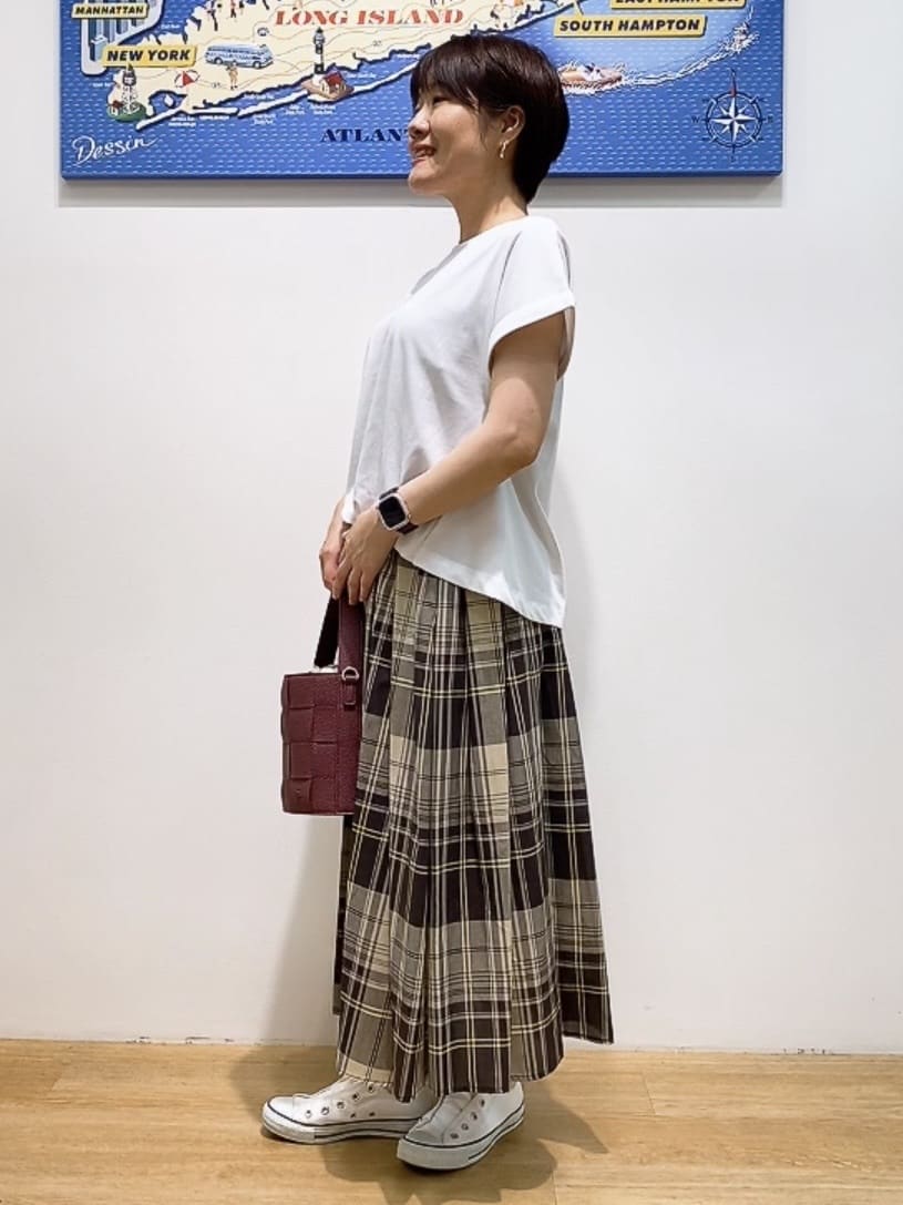 Hamaさんの「Dessin｜【二の腕カバー／UVカット】ロールアップスリーブ裾ギャザーカットソー」を使ったコーディネート