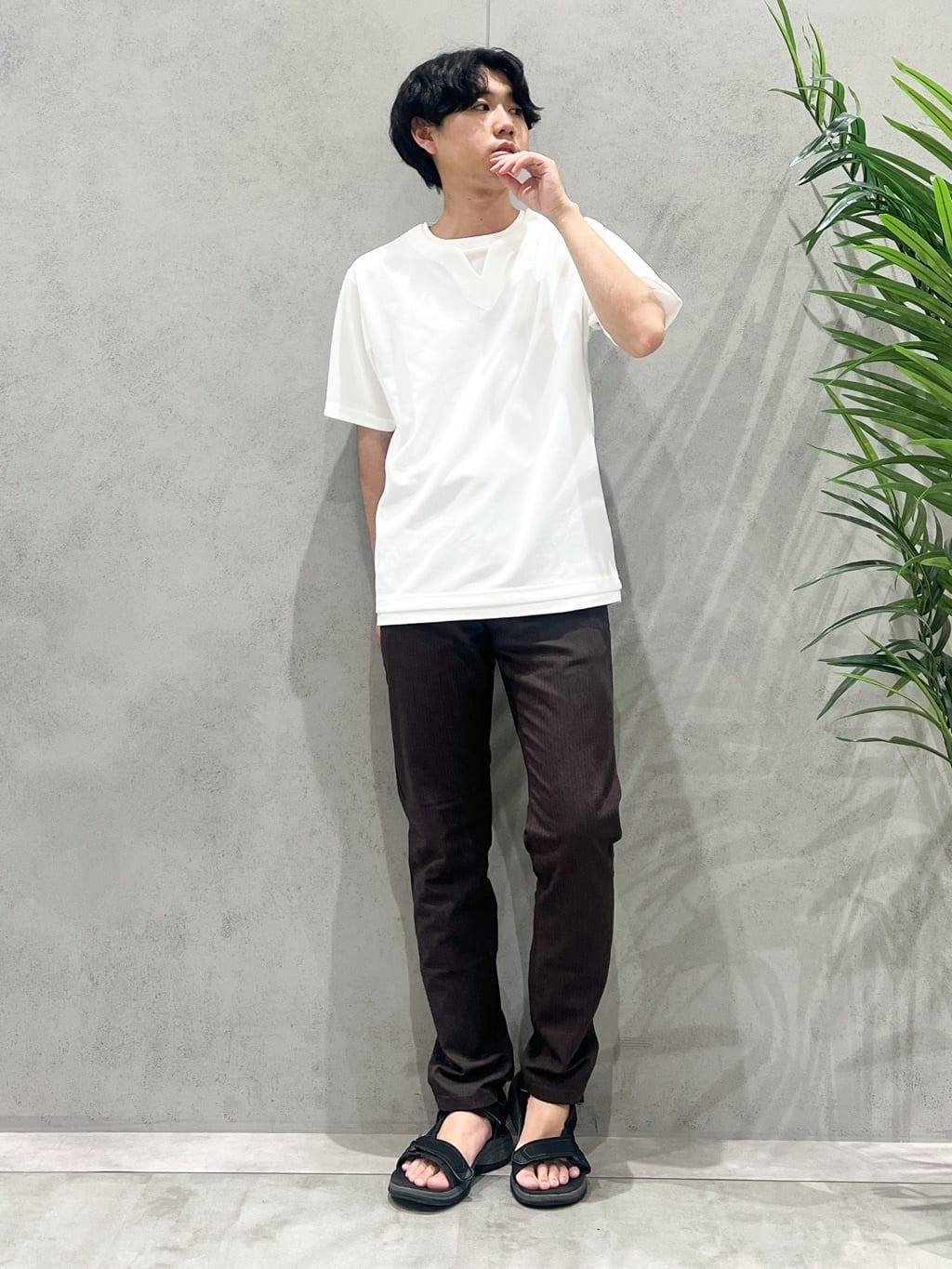 SHI-MAさんの「THE SHOP TK｜ツイルキーネック 半袖Tシャツ 接触冷感/洗濯機OK」を使ったコーディネート