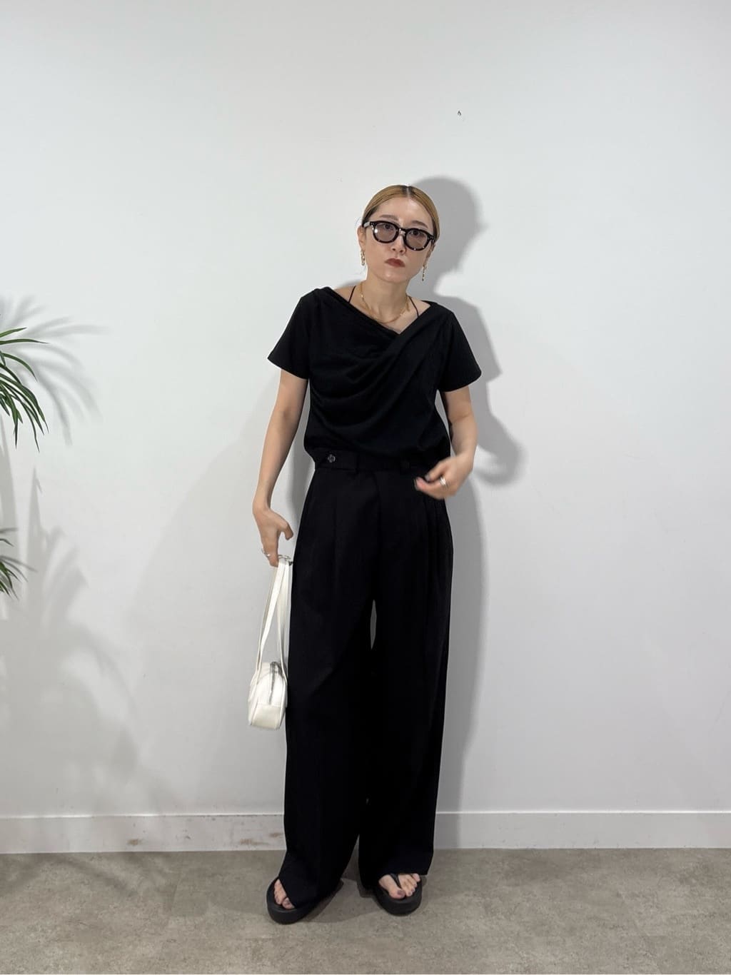 kotakiさんの「INDIVI｜ドレープクロップドカットソー」を使ったコーディネート