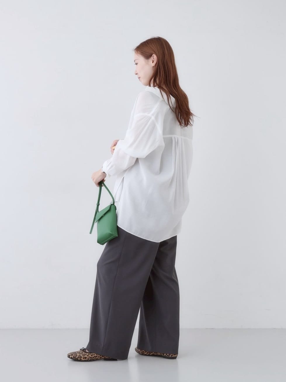 mitsukiさんの「INDIVI｜【UVケア／SETUP可能】エアリージョーゼット ワイドパンツ」を使ったコーディネート