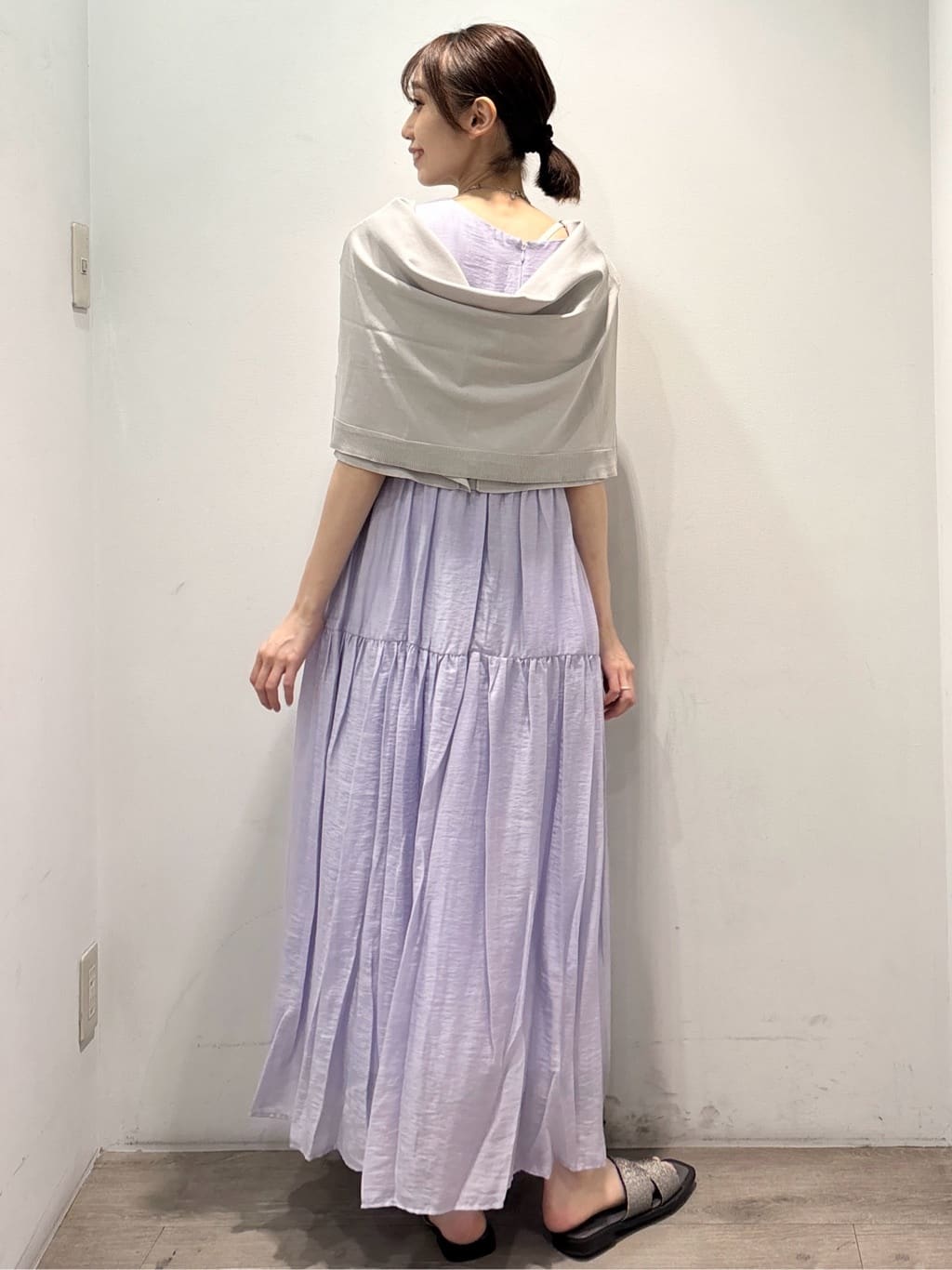 ぶまりんさんの「OPAQUE.CLIP｜麻混シアーギャザーティアードワンピース【洗濯機洗い可】」を使ったコーディネート
