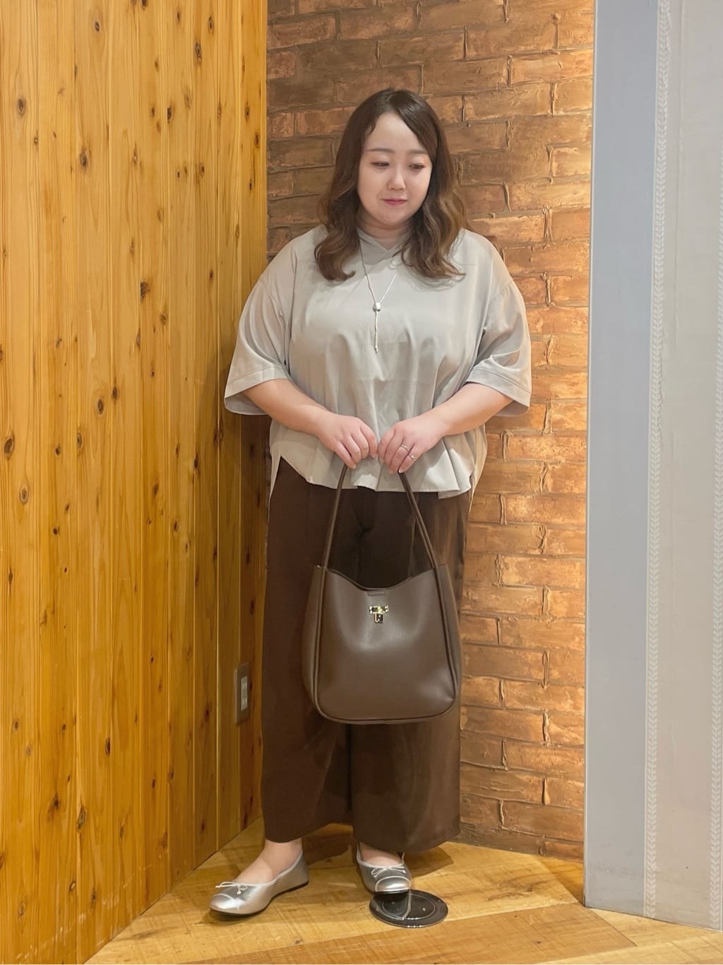 Risaさんの「SHOO･LA･RUE｜【S-LL/洗濯後しわになりにくい】バックギャザーがアクセント スッキパーブラウス」を使ったコーディネート