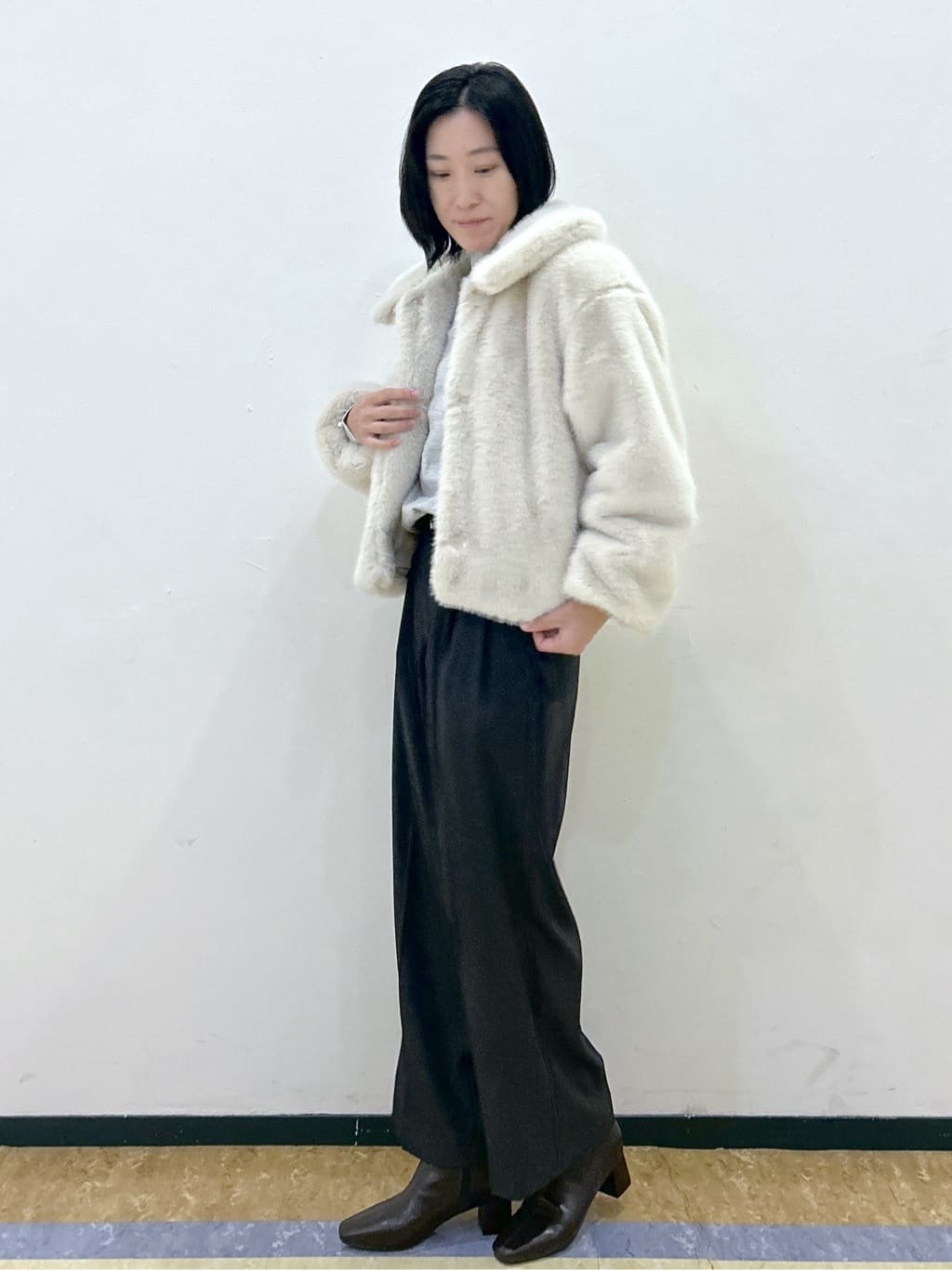 su.さんの「index｜ふんわりボトルネックパフスリーブニット【洗濯機OK】」を使ったコーディネート