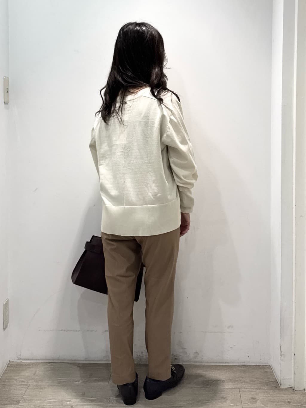 yuicciさんの「OPAQUE.CLIP｜リラクシーVネックニット【洗濯機洗OK】《6col》」を使ったコーディネート