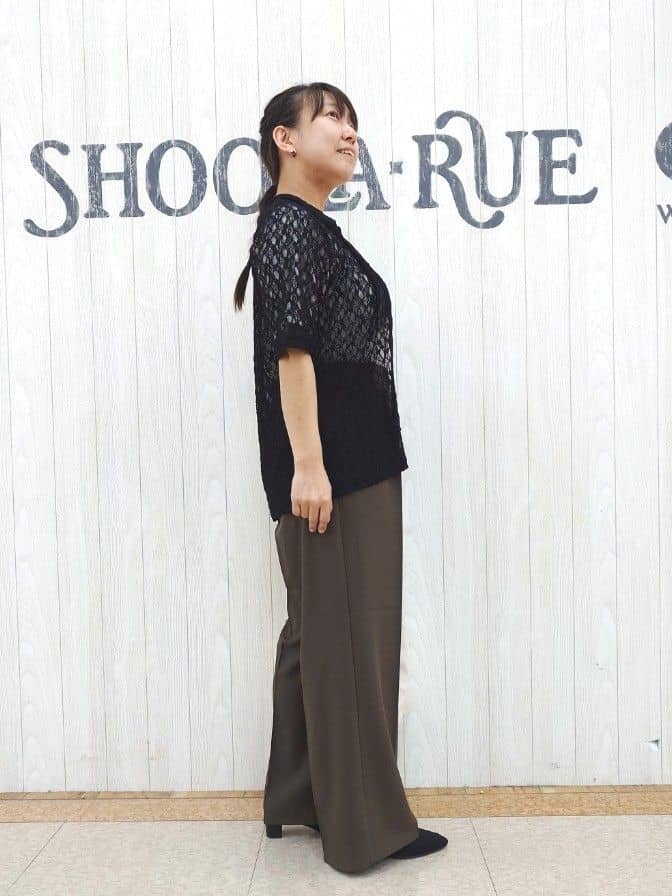 とろろさんの「SHOO･LA･RUE｜【S-LL/5分袖】大人の抜け感 襟付きレーストップス」を使ったコーディネート