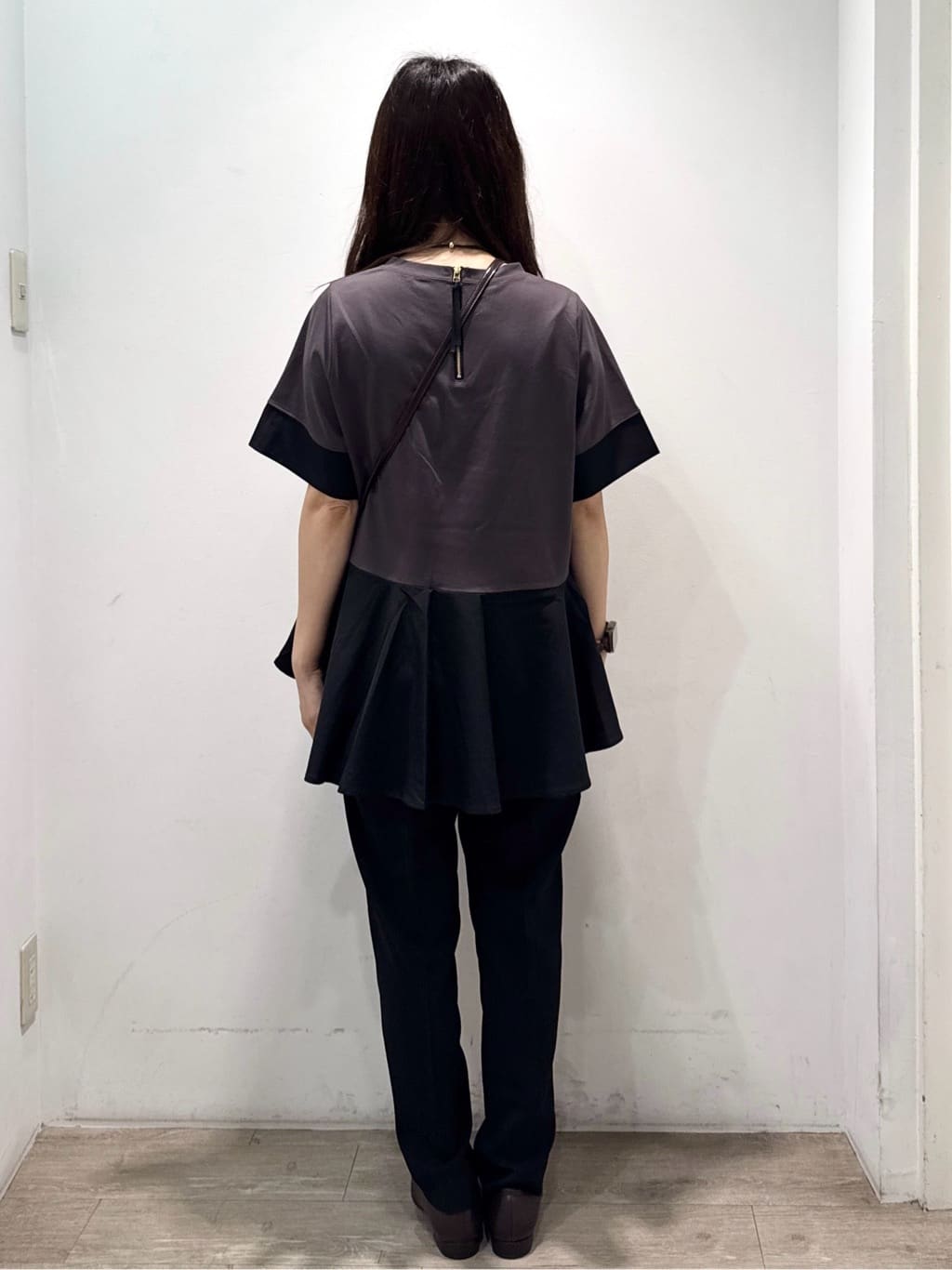 yuicciさんの「OPAQUE.CLIP｜配色フハクドッキングペプラムトップス【洗濯機洗い可／抗ピル】」を使ったコーディネート