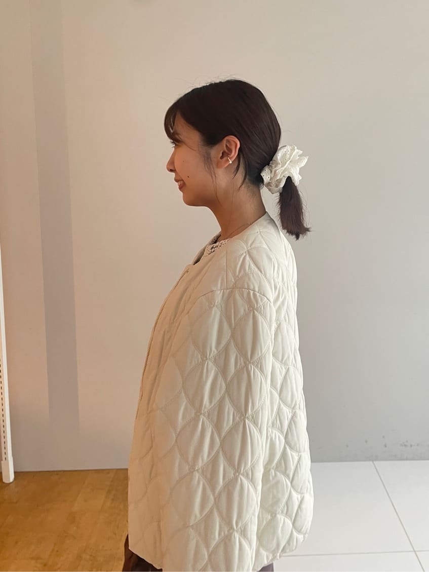 abeさんの「Couture brooch｜【洗える・ストレッチ・通勤】スエード調ダンボールIラインスカート」を使ったコーディネート