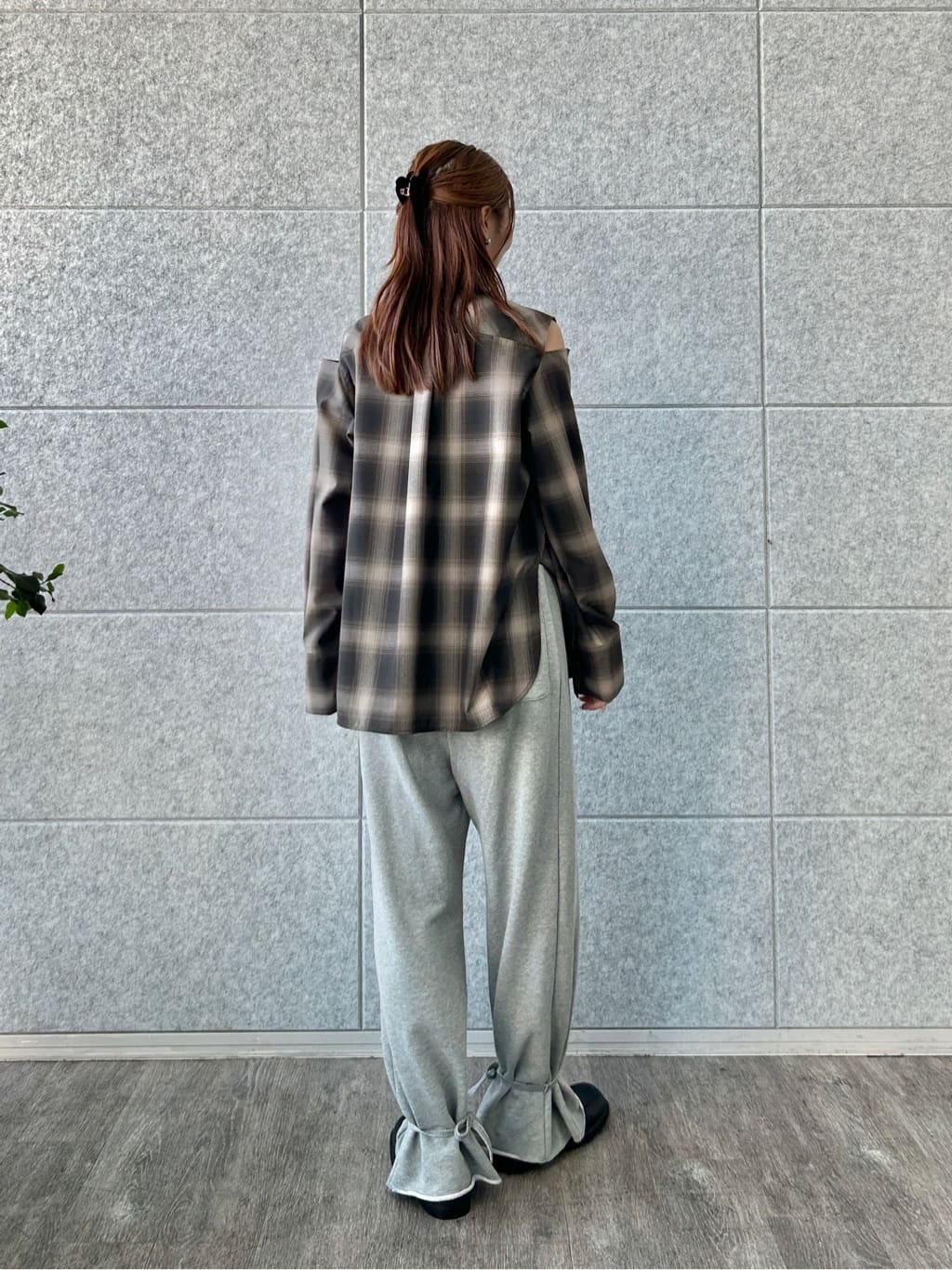 harunaさんの「CODE A｜shadow check over shirt」を使ったコーディネート