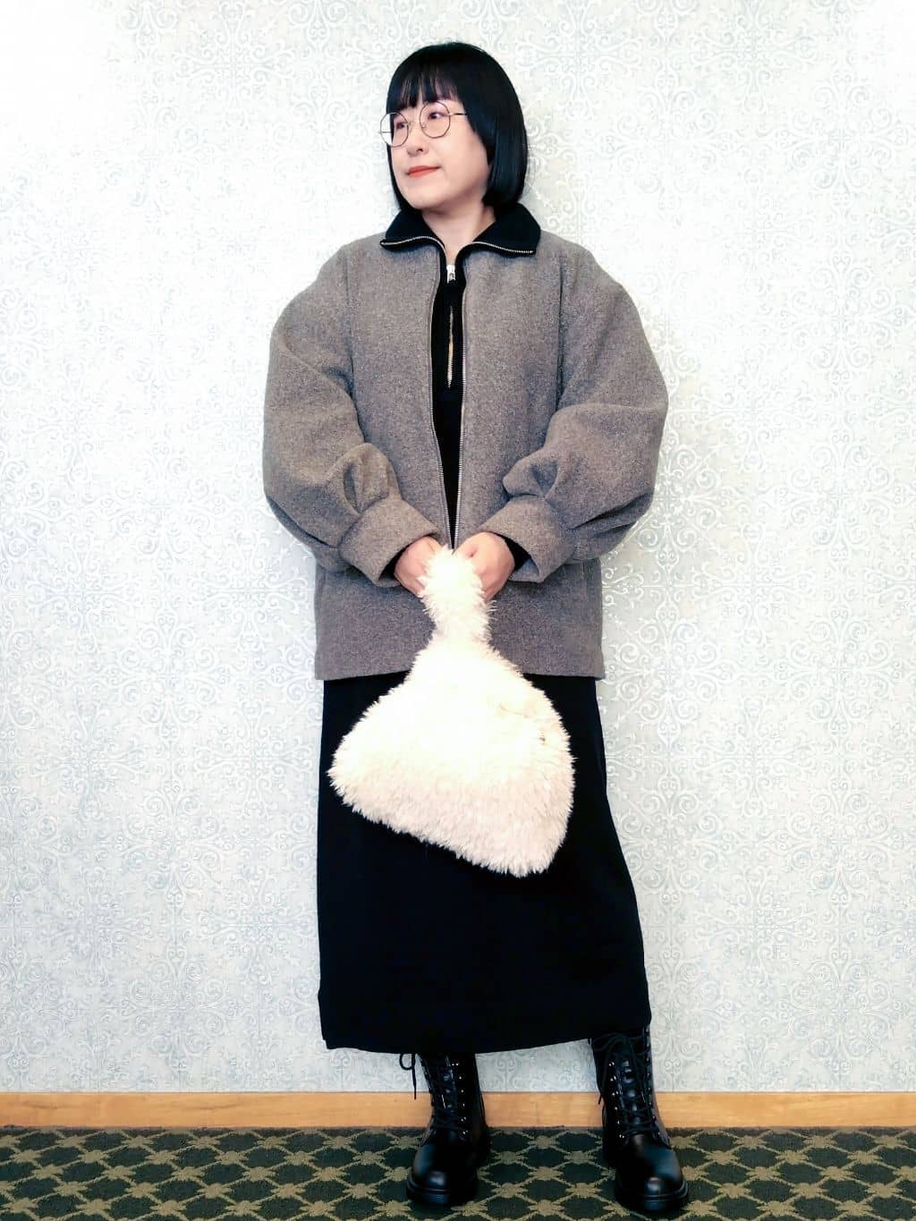 みいさんの「index｜ラム風フェイクファーハンドバッグ」を使ったコーディネート