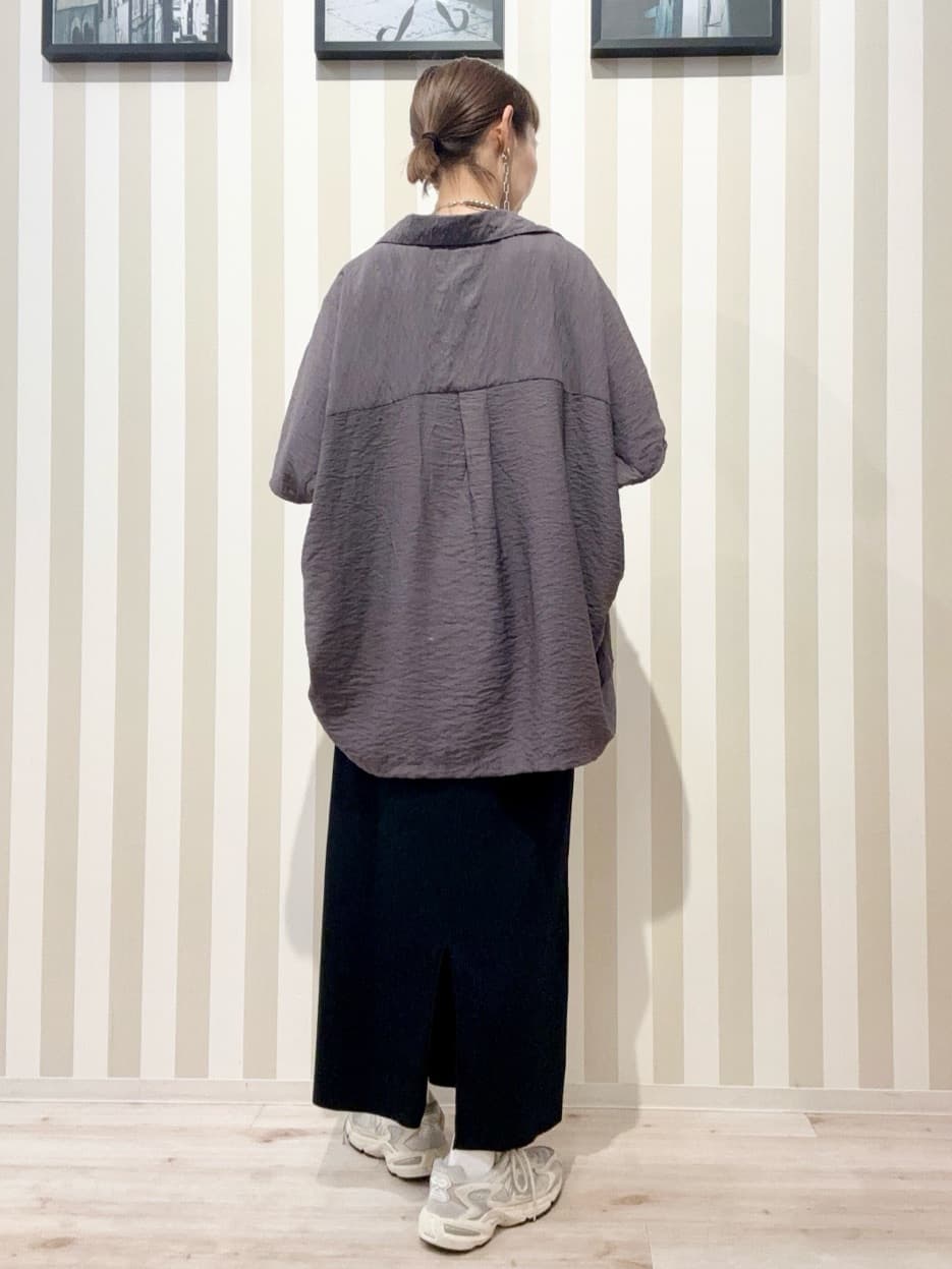 まつこさんの「SHOO･LA･RUE｜【洗える/S-LL/5分袖】1枚でも羽織としても。さらさらドレープシャツ」を使ったコーディネート