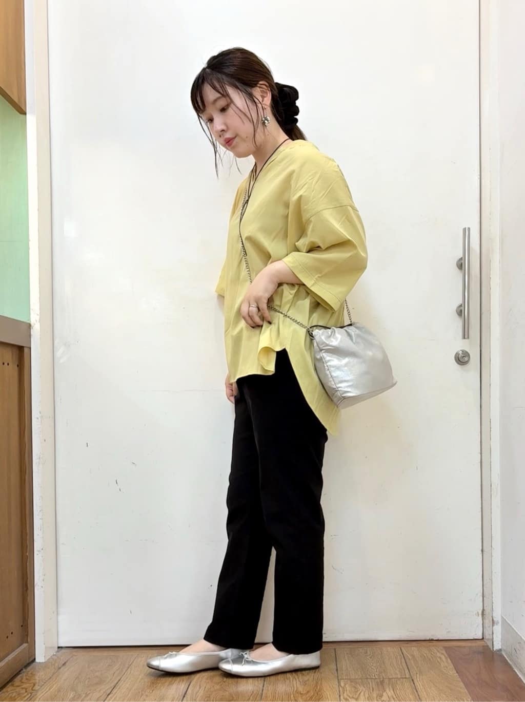 だいわさんの「SHOO･LA･RUE｜【S-LL/洗濯後しわになりにくい】バックギャザーがアクセント スッキパーブラウス」を使ったコーディネート