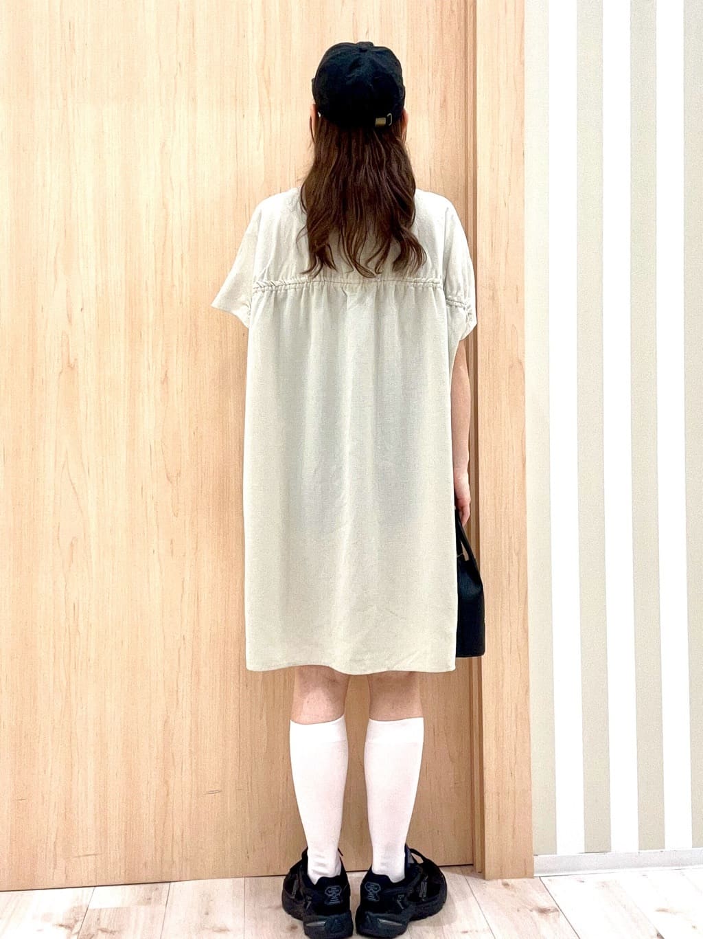ririさんの「SHOO･LA･RUE｜【S-LL/体型カバー】さらりとしたタッチが心地よい バックギャザーブラウス」を使ったコーディネート