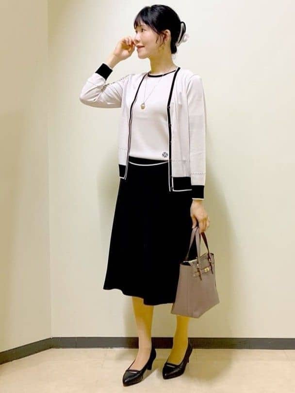  beni_gingerさんの「Reflect｜【WEB先行カラーあり／手洗い可／アンサンブル可】バイカラーカーディガン」を使ったコーディネート