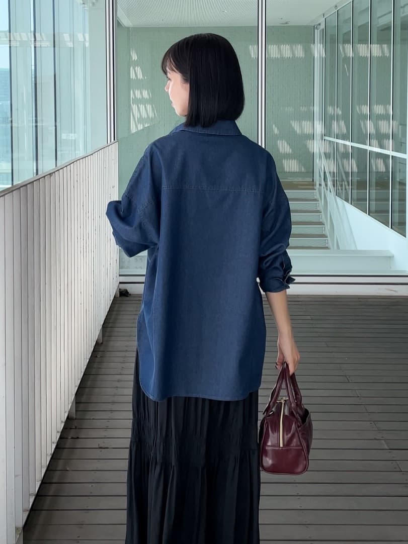 NATSUMIさんの「grove｜軽やかに体型カバーも叶う　シャーリングティアードスカート」を使ったコーディネート