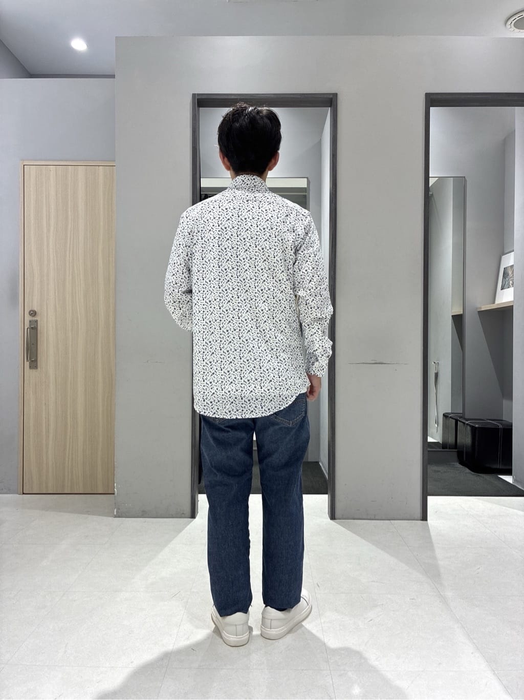 わいずみさんの「TAKEO KIKUCHI｜クールマックス 鹿の子 フラワープリントシャツ」を使ったコーディネート