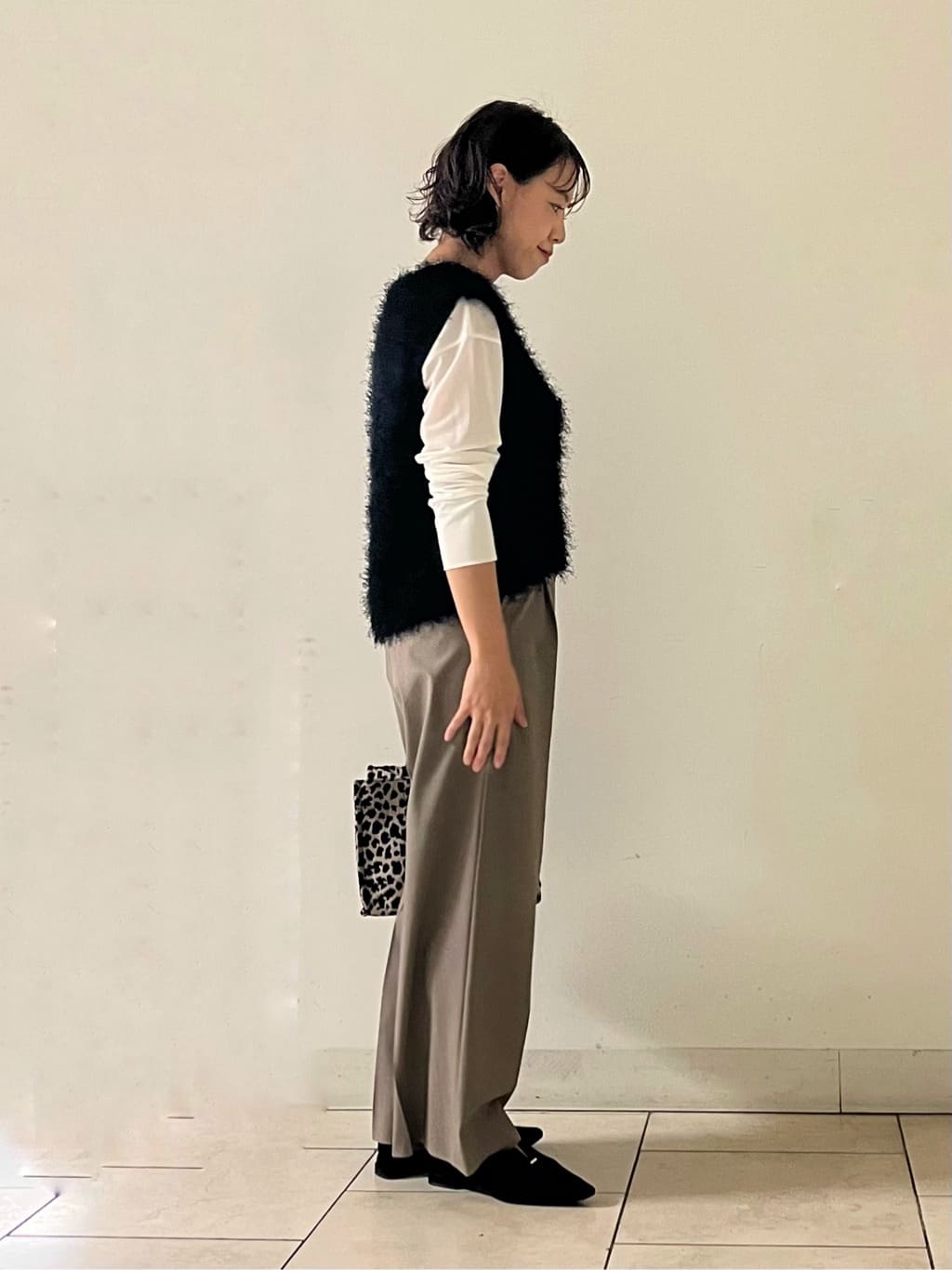 mihoさんの「INDIVI｜フェザーモールニットベスト」を使ったコーディネート