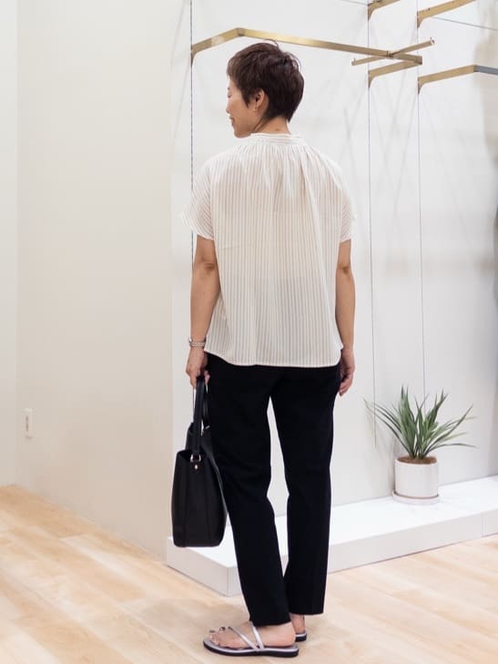 シュウコさんの「grove｜キレイも動きやすさも　美脚見えハイパーストレッチパンツ」を使ったコーディネート