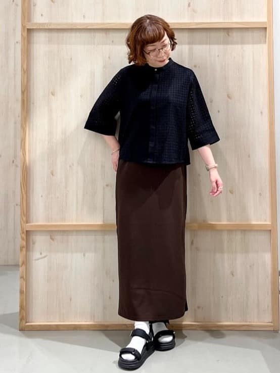 nakoさんの「THE SHOP TK｜サイドラメラインタイトスカート【洗濯機OK】」を使ったコーディネート
