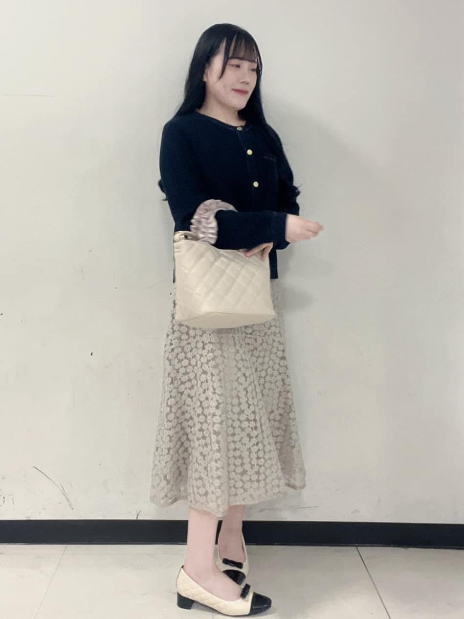 Hitomiさんの「index｜ロゴ刺繍クルーカーディガン【洗濯機洗い可】」を使ったコーディネート