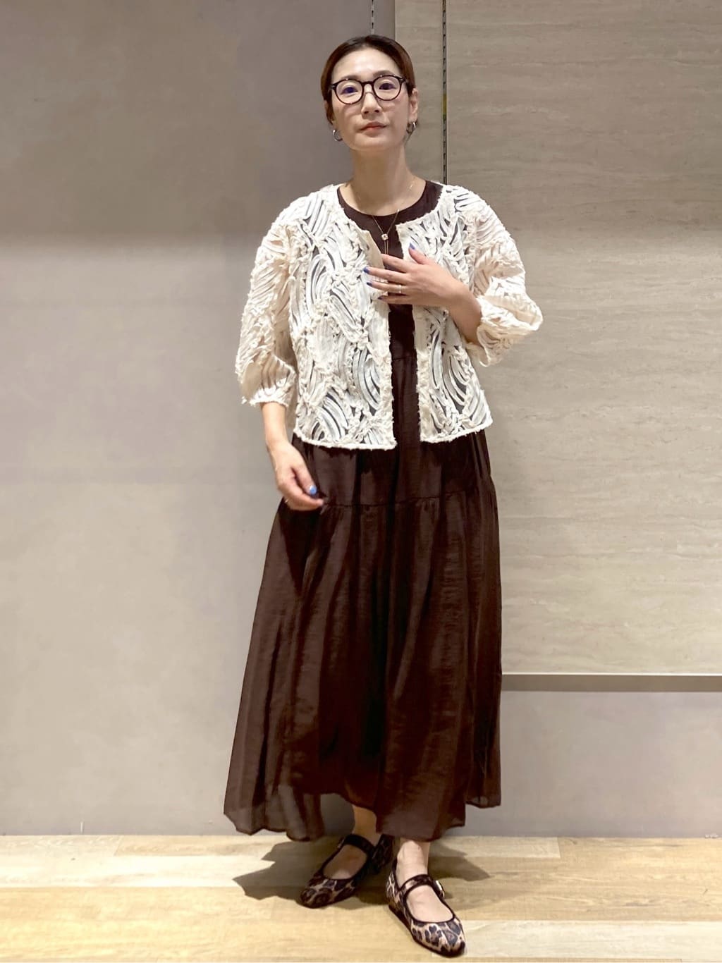 たけねぇさんの「OPAQUE.CLIP｜シアー刺繍レース前開きブラウス【洗濯機洗い可】」を使ったコーディネート