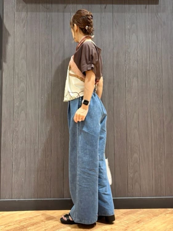 meiさんの「SHOO･LA･RUE｜【S-LL/UV/プチプラ】お袖タックで好印象 デザインTシャツ」を使ったコーディネート