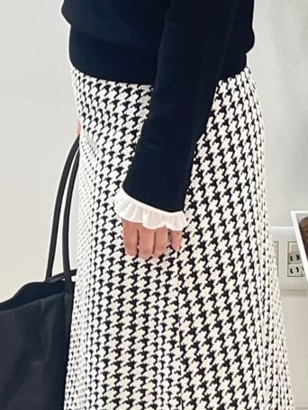 Tomoさんの「UNTITLED｜【フリル取り外し可/きれいめエレガント】フリルシャツレイヤード風ニット」を使ったコーディネート