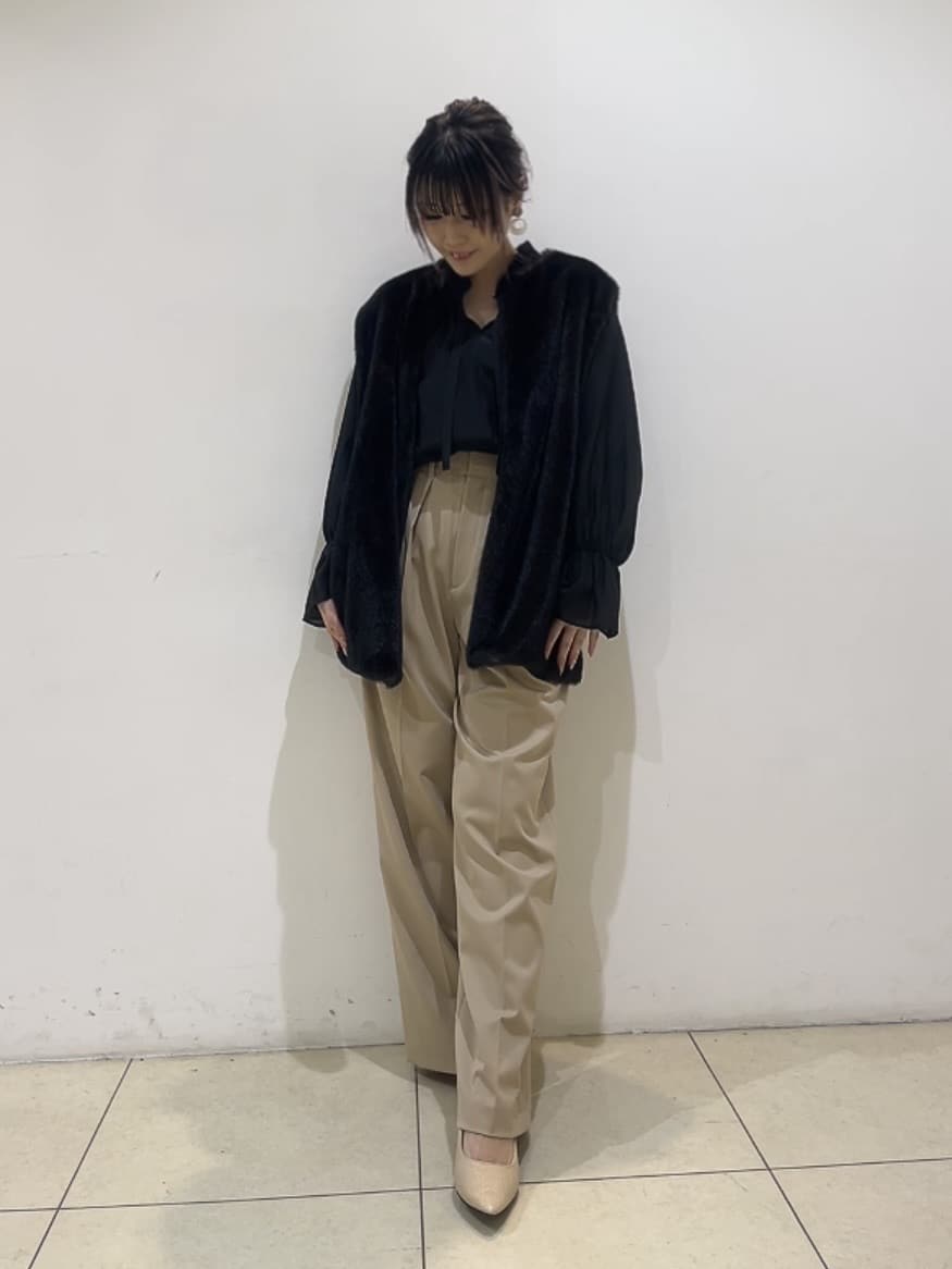 watanabeさんの「UNTITLED｜【トレンド/ジレ】フェイクファーベスト」を使ったコーディネート