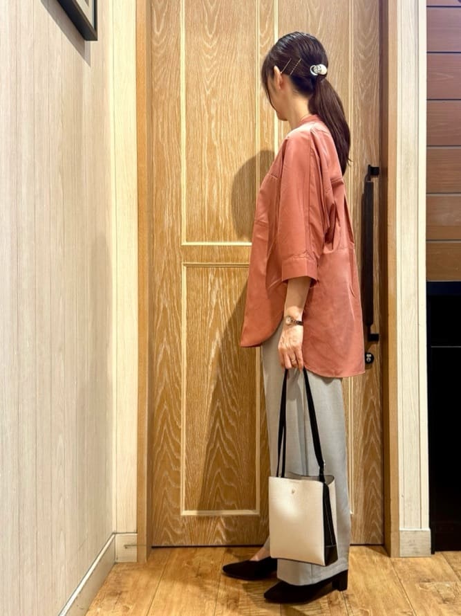 KAORIさんの「SHOO･LA･RUE｜【S-LL/洗濯後しわになりにくい】コットン風 前あきドルマンブラウス」を使ったコーディネート