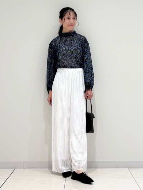 kayoさんの「INDIVI｜【秋映え柄/セットアップ可能】フラワーシフォンブラウス」を使ったコーディネート