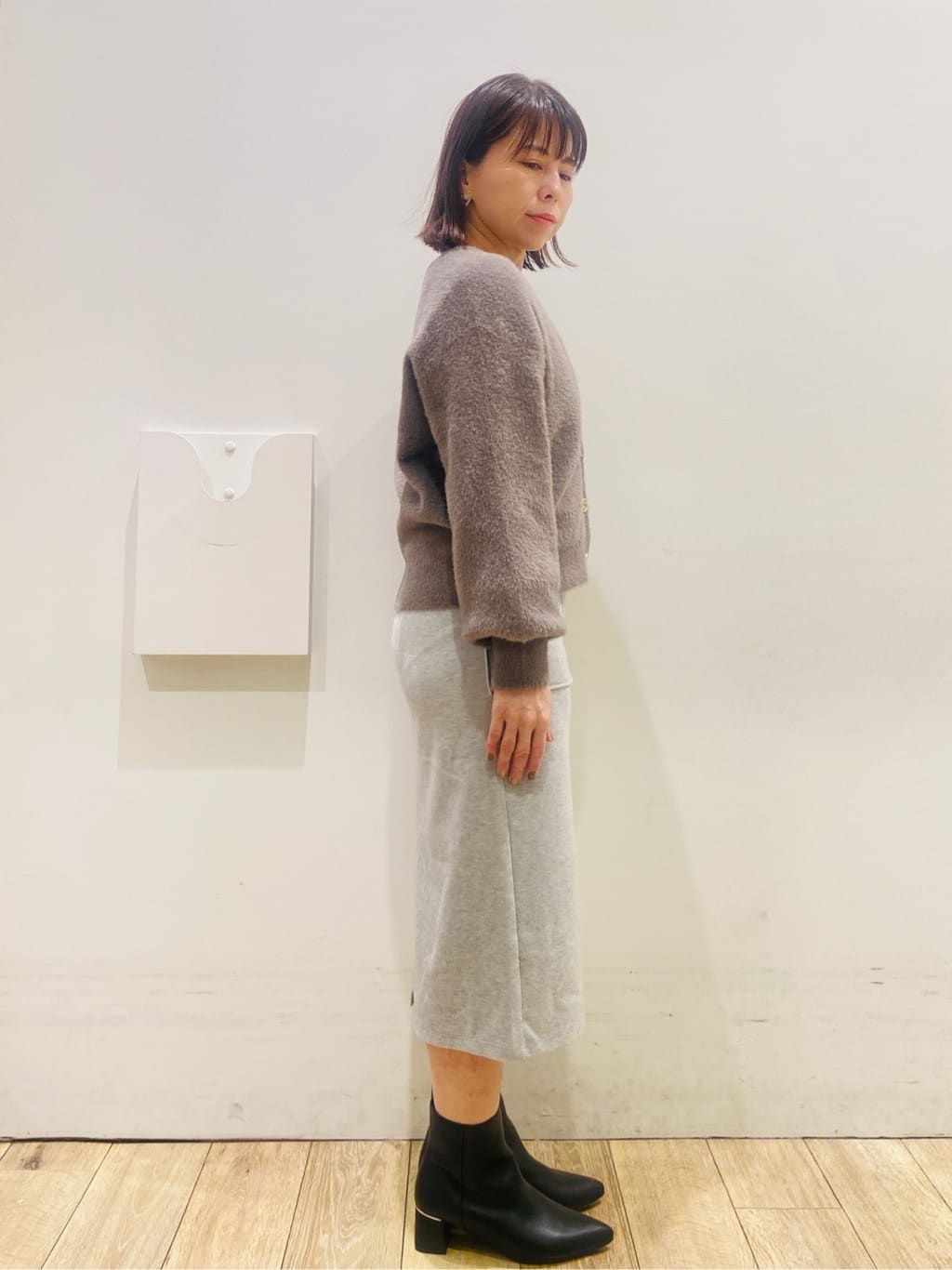 YUKOさんの「index｜ラメフェザーヤーンVネックカーディガン【洗濯機OK】」を使ったコーディネート