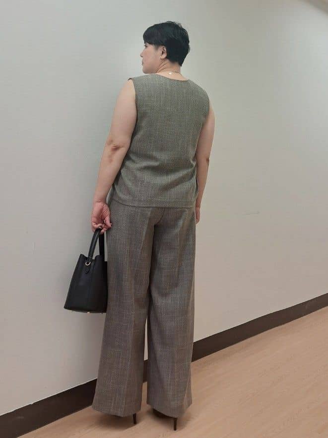 ますこさんの「UNTITLED｜【セットアップ可/洗える】梳毛調合繊2タックワイドパンツ」を使ったコーディネート
