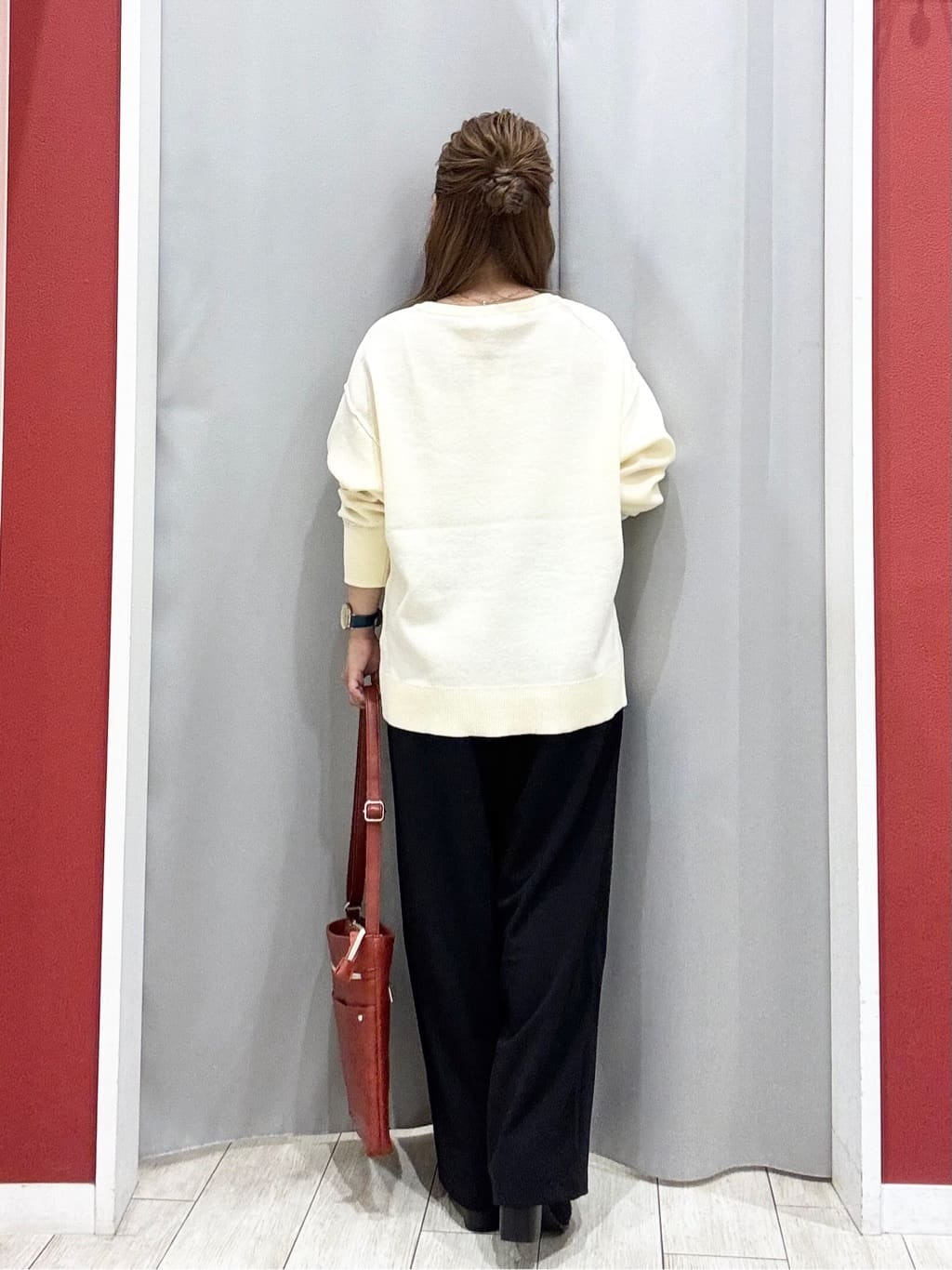 shioさんの「SHOO･LA･RUE｜【洗濯機可/ちくちくしにくい】大人カジュアルを叶える スウェットライクニット」を使ったコーディネート