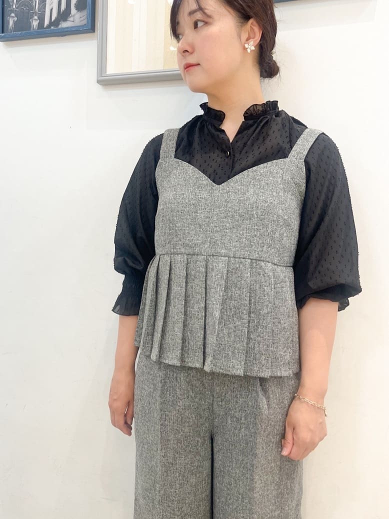 YOさんの「grove｜【2点SET/体型カバー】夏から秋まで着まわせる！プリーツビスチェセットアップ」を使ったコーディネート
