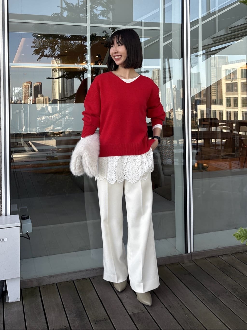 Yoshimiさんの「INDIVI｜【洗える／カシミヤ混】ミドルゲージVネックニット」を使ったコーディネート